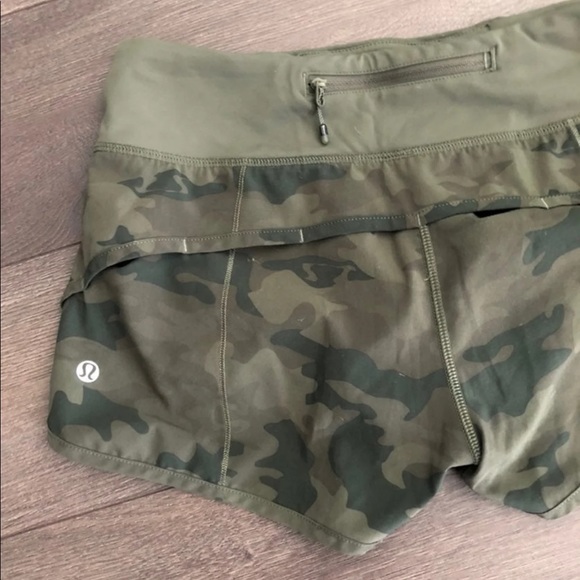 RARE! 🍋 Lululemon Camo Speed Shorts Sz. 4 — 2.5” - Picture 7 of 12